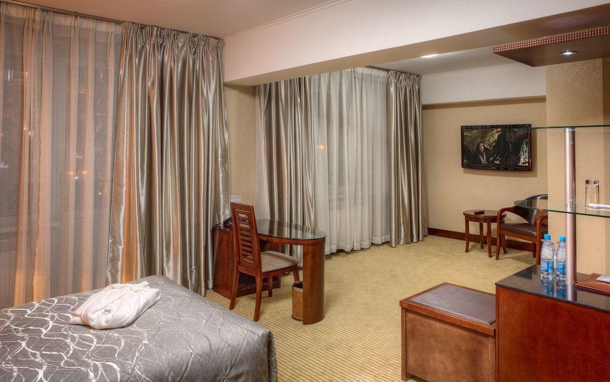 אלמטי Voyage Hotel מראה חיצוני תמונה