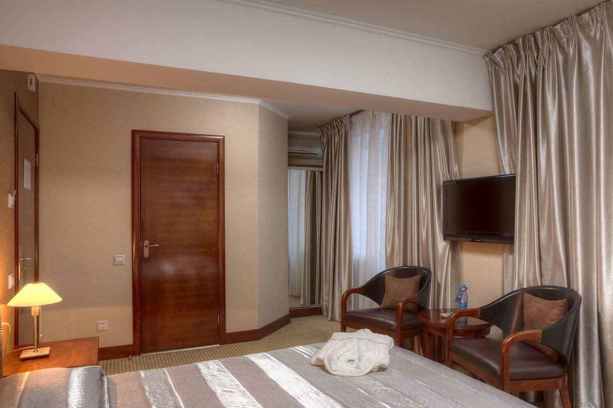 אלמטי Voyage Hotel מראה חיצוני תמונה