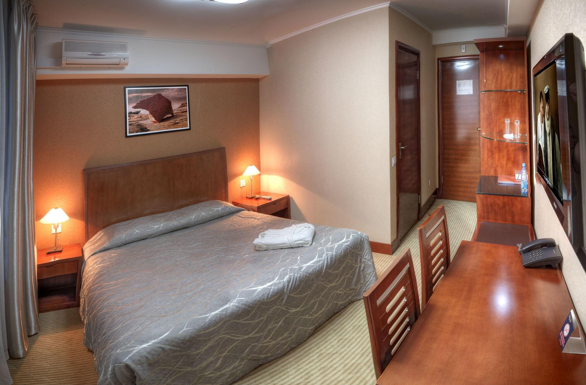 אלמטי Voyage Hotel מראה חיצוני תמונה