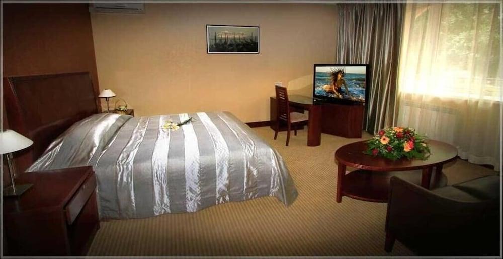 אלמטי Voyage Hotel מראה חיצוני תמונה