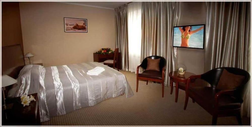 אלמטי Voyage Hotel מראה חיצוני תמונה