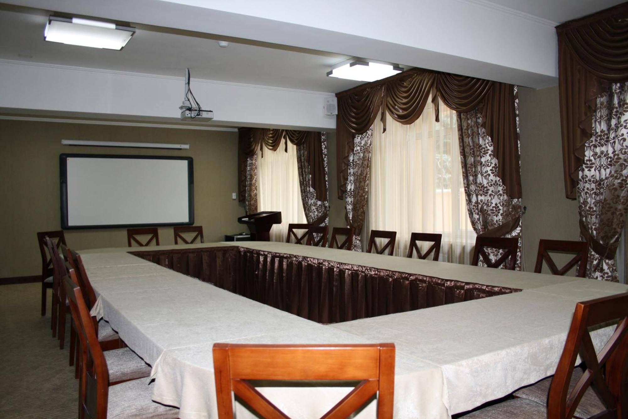 אלמטי Voyage Hotel מראה חיצוני תמונה