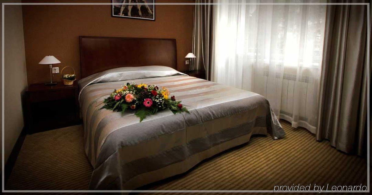 אלמטי Voyage Hotel חדר תמונה
