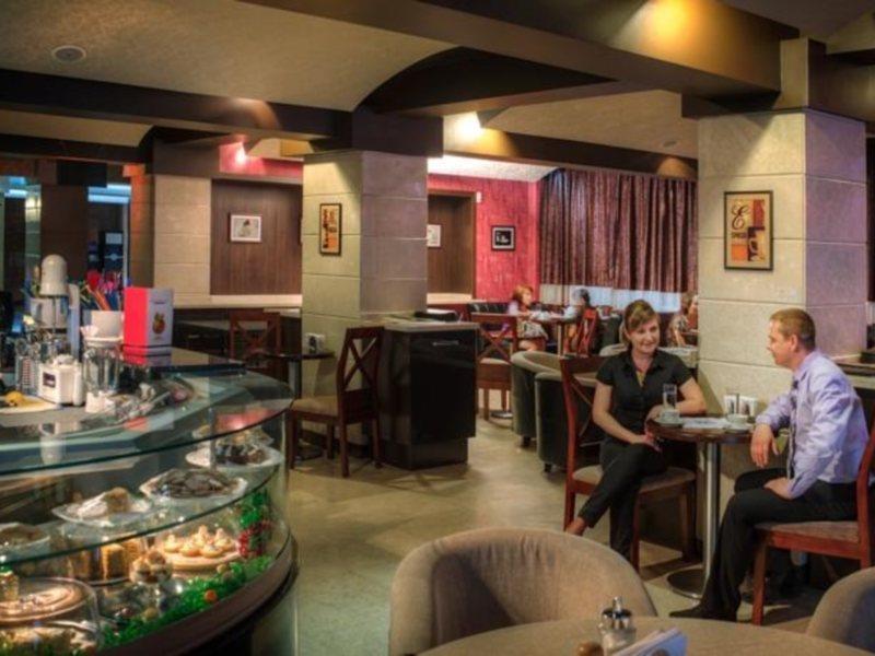 אלמטי Voyage Hotel מראה חיצוני תמונה